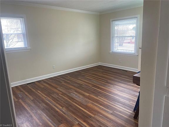 4th image of 223 Circle Dr