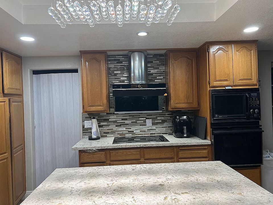 1st image of 809 Hillgrove Ct