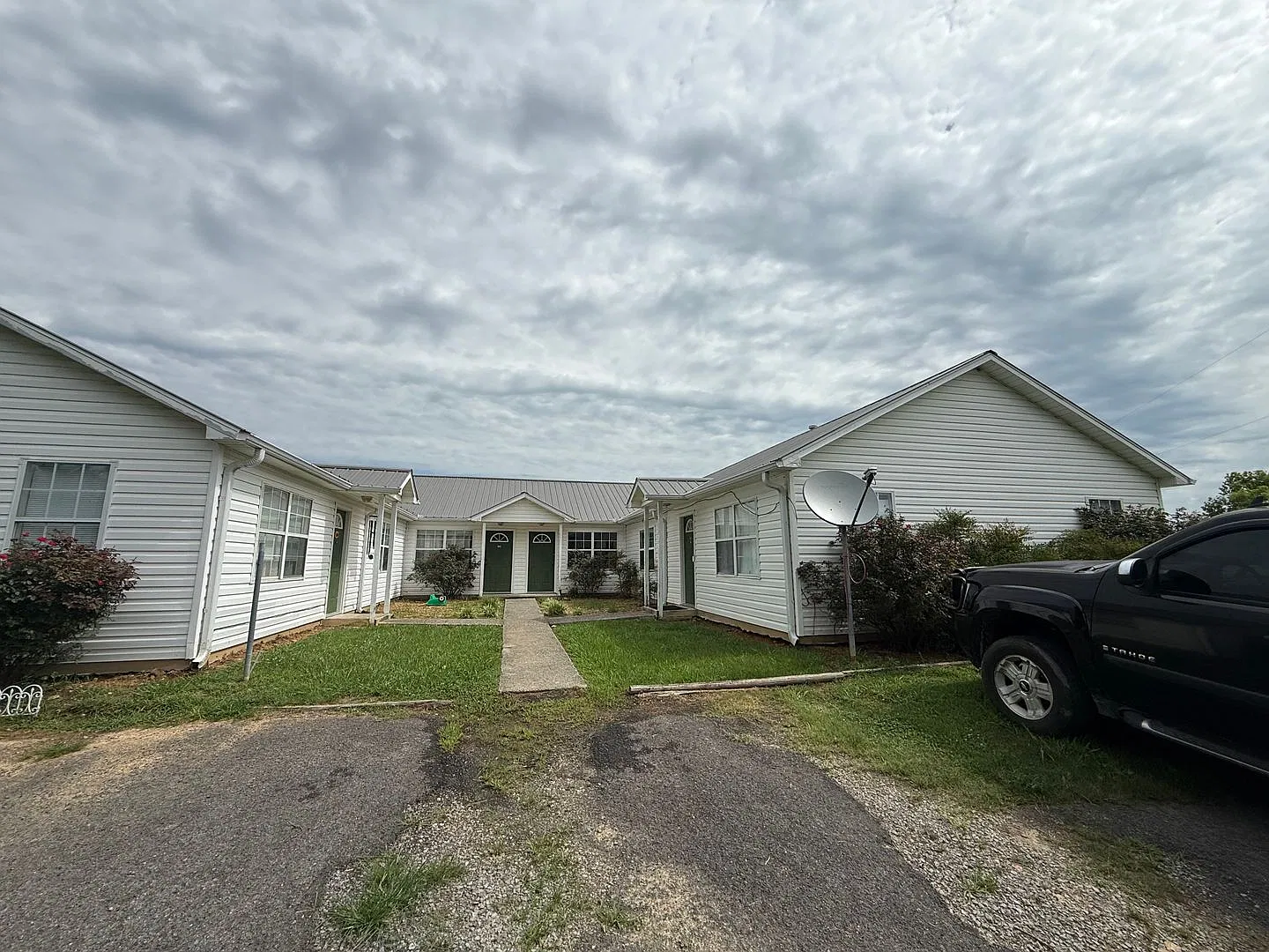 Black Road Apartments — Photo 1