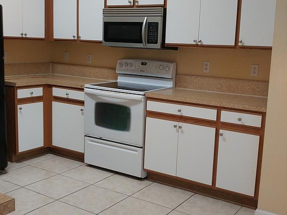 4th image of 2473 SW Summit St