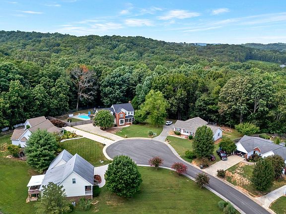 3rd image of 238 Weatherford Dr NE