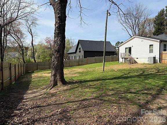 5th image of 126 Laura Rd