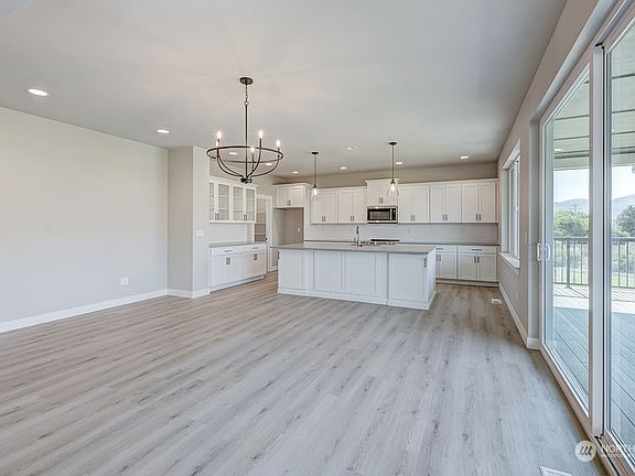 4th image of 658 S Juli Avenue