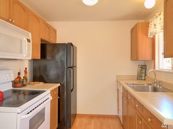 5th image of 212 Grant St