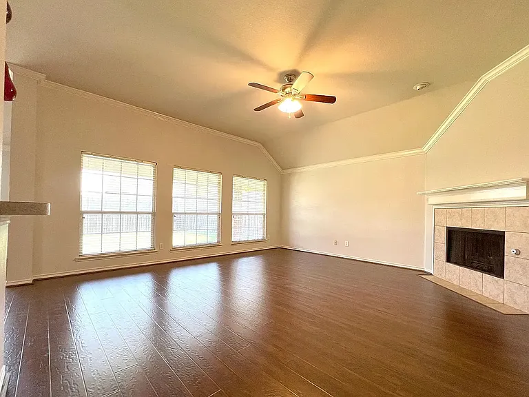 1418 Kingsley Dr — Photo 8