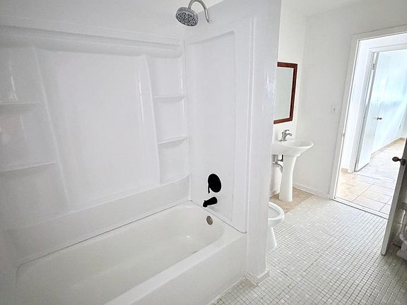 5th image of 5074 Mapletree Ln