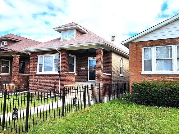 3rd image of 1527 N Waller Ave