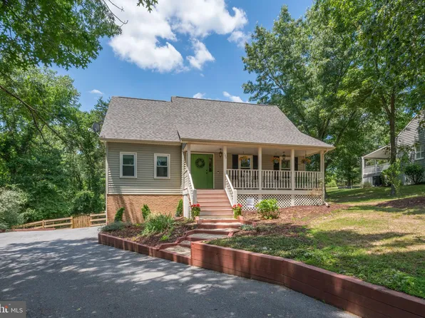 160 Lake Holiday Rd, Cross Junction, VA 22625