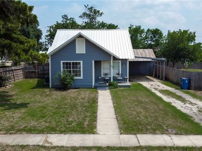 601 E 2nd St, Nixon, TX, 78140