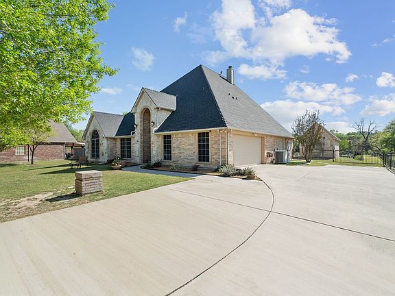 3rd image of 112 Waterfall Ct