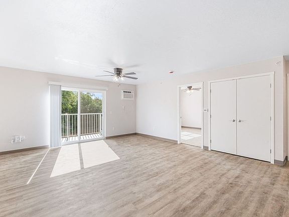 4th image of 352 Deschane Ave #7