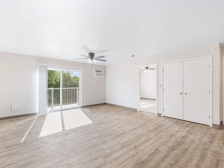 352 Deschane Ave — Photo 3