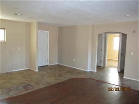 3rd image of 1811 E Indianola Ave