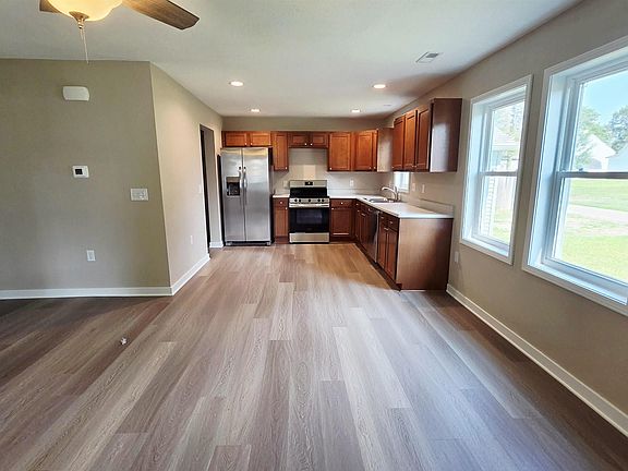 4th image of 105 N Walnut St