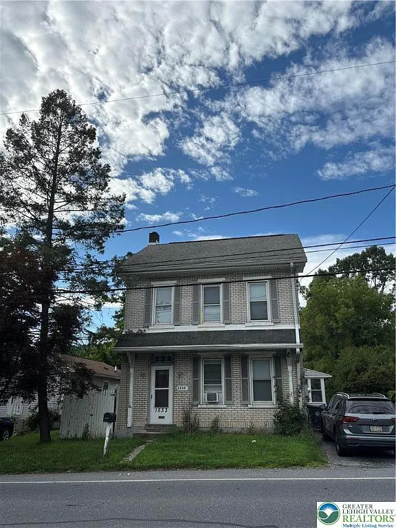 4 bed, 1.5 bath, 2197 sqft, $3,000 — Photo 1