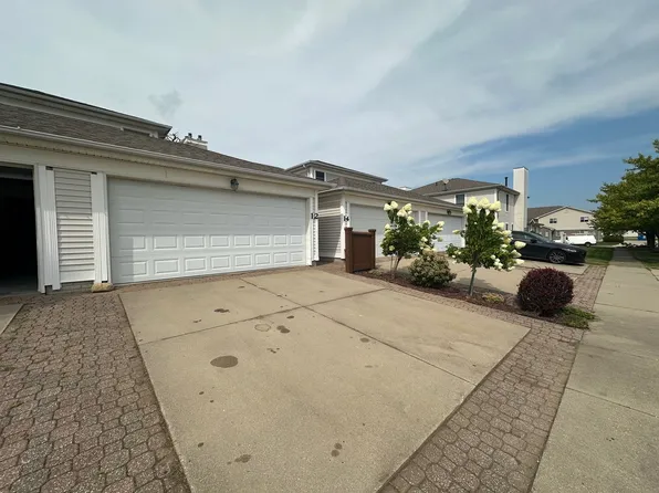 12 Yotzonot Dr, Bloomington, IL 61704