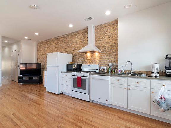 3rd image of 5601 W Belmont Ave #206