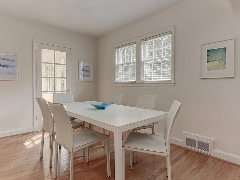 1723 Oakcrest Dr — Photo 8