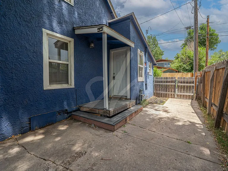 1505 N Corona St — Photo 3