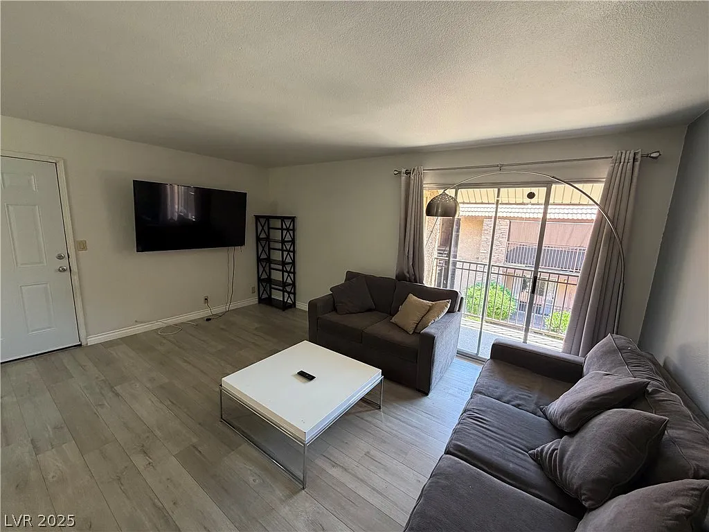 Building Photo - 4961 River Glen Dr #28