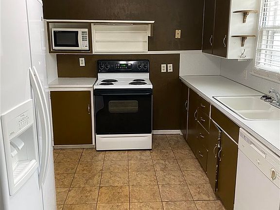 5th image of 309 N 11th St
