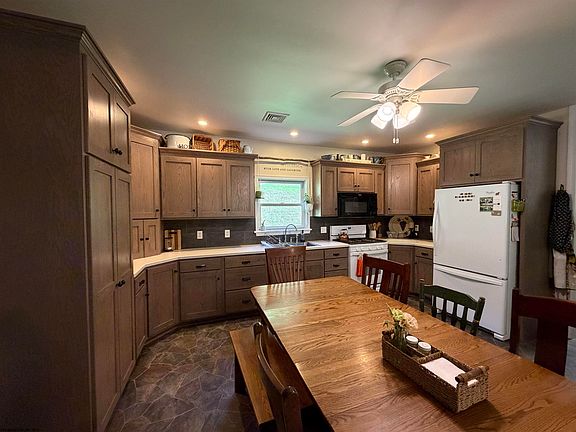 4th image of 860 Bingamon Rd