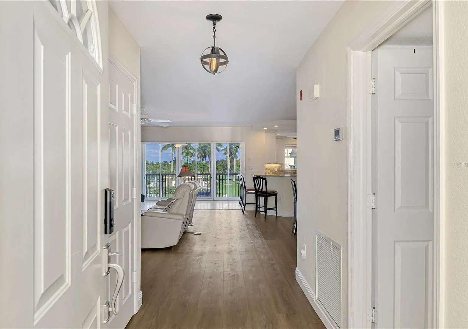 3 bed, 1932 sqft, $4,000 — Photo 3