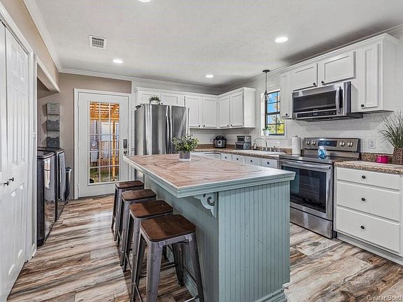 4th image of 806 Shady Ln