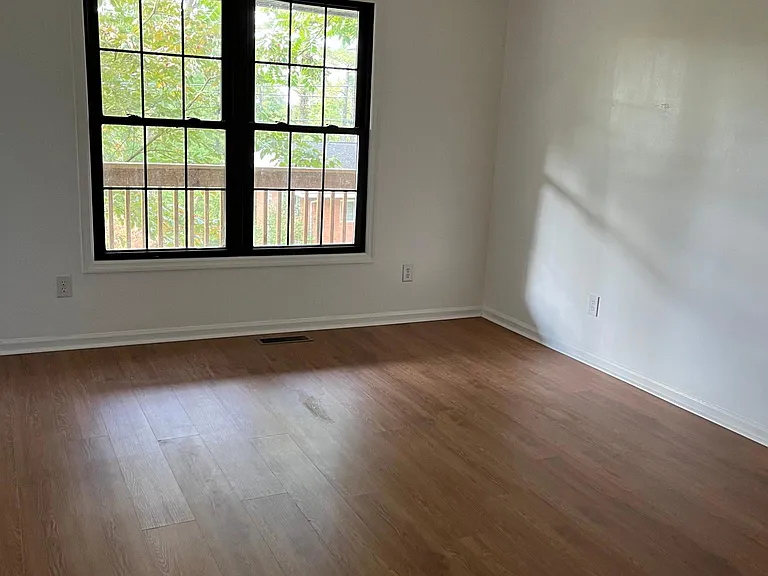 425 W Chestnut St — Photo 7