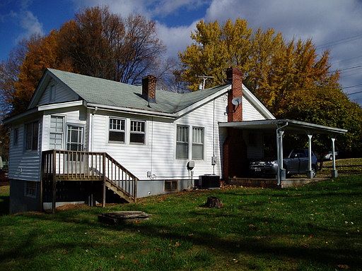 2nd image of 3076 Forest Hills Cir
