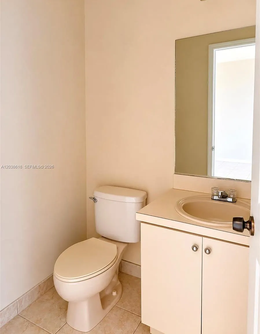 2 bed, 2.5 bath, $2,200 — Photo 4