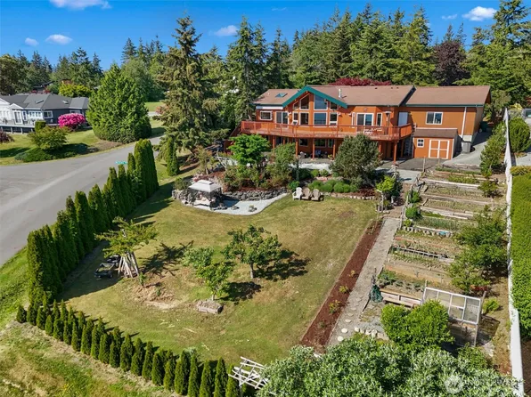 1489 Crestview Drive, Camano Island, WA 98282
