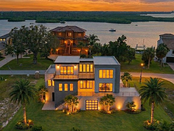 5th image of 25 Harborpointe Dr