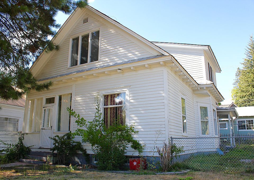 2nd image of 921 E Lakeside Ave