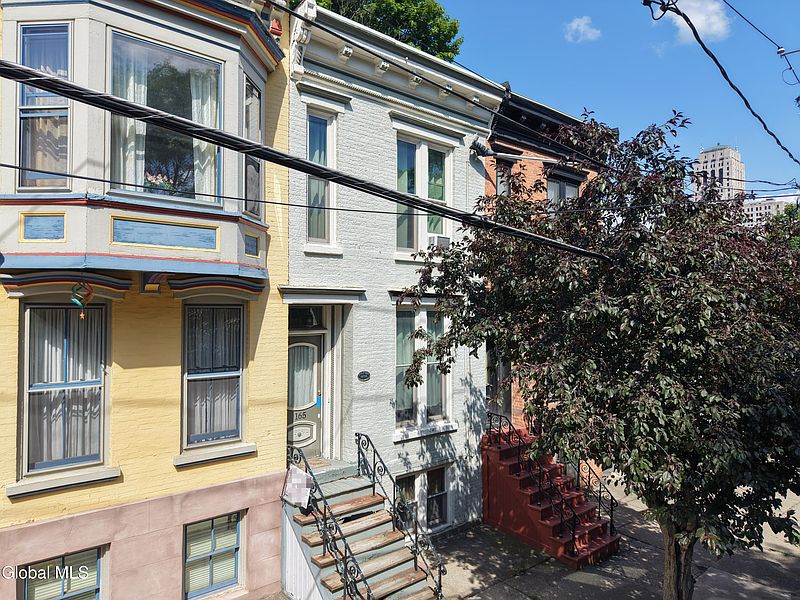4th image of 165 Chestnut Street