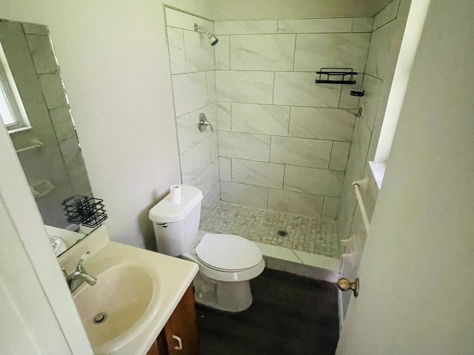 3 bed, 936 sqft, $2,050 — Photo 4