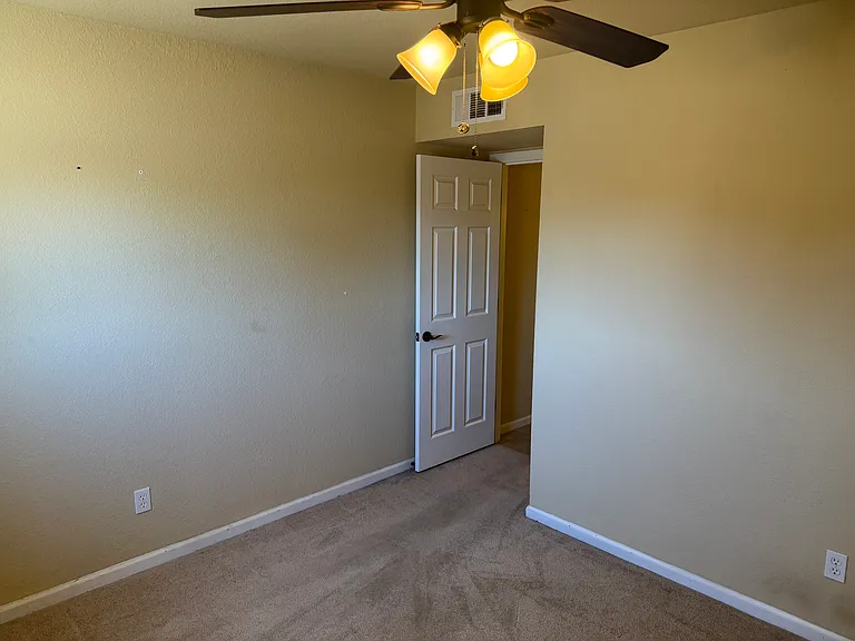 2058 E Fremont Dr — Photo 11
