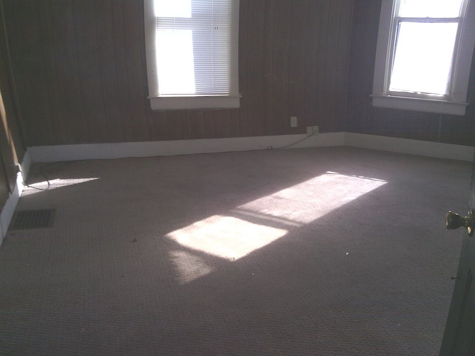 2nd image of 920 7th Ave