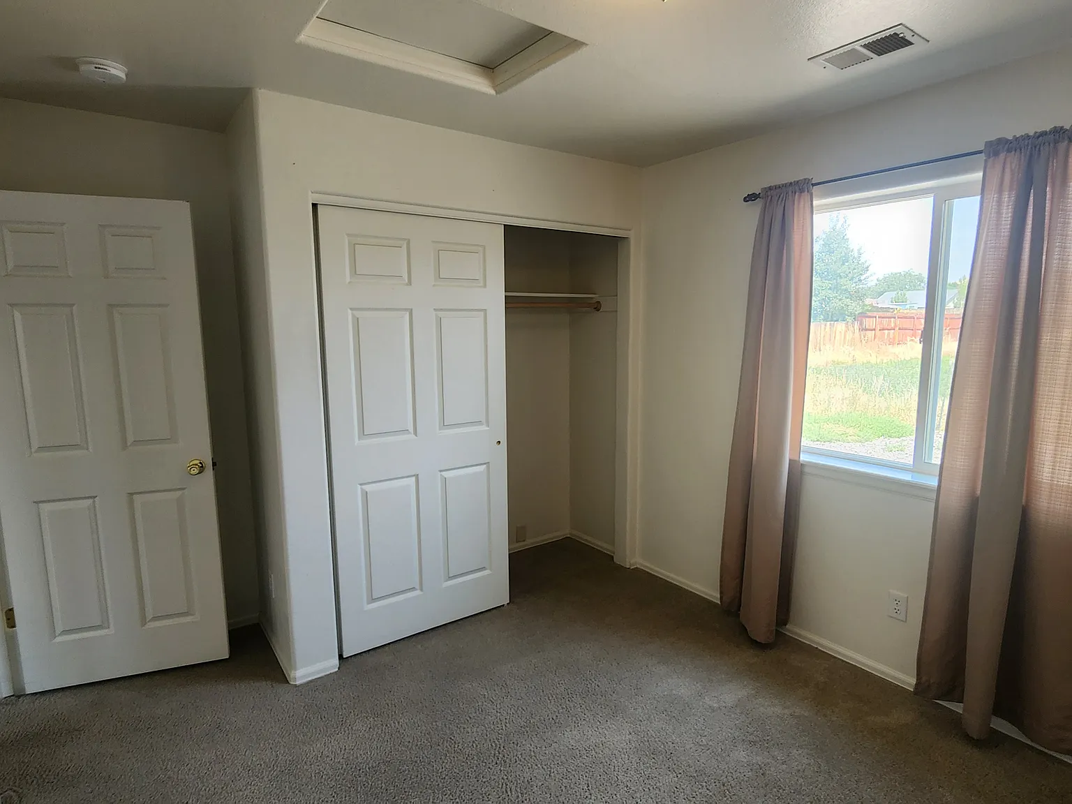 3 bed, 1141 sqft, $1,900 — Photo 3