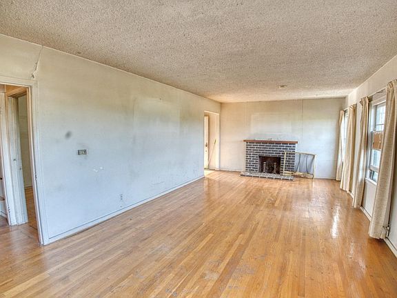 2nd image of 1174 Oconnor St