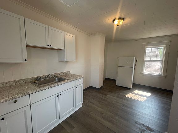 5th image of 84 Eckhert St