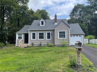 18 Cedar Ln, Poughkeepsie, NY 12601
