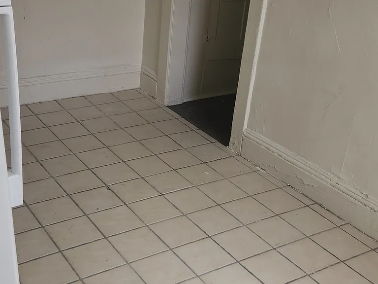 542 Washington Ave — Photo 6