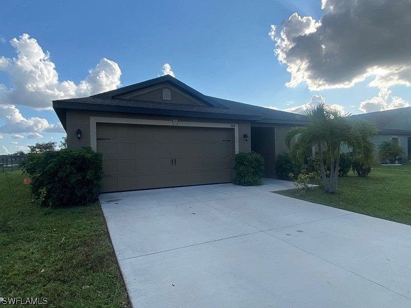 1st image of 704 Evening Shade Ln