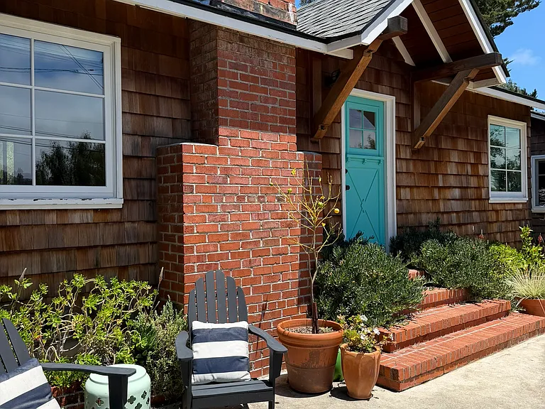 517 E Blithedale Ave — Photo 1