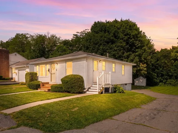 12 Billings St, Taunton, MA 02780