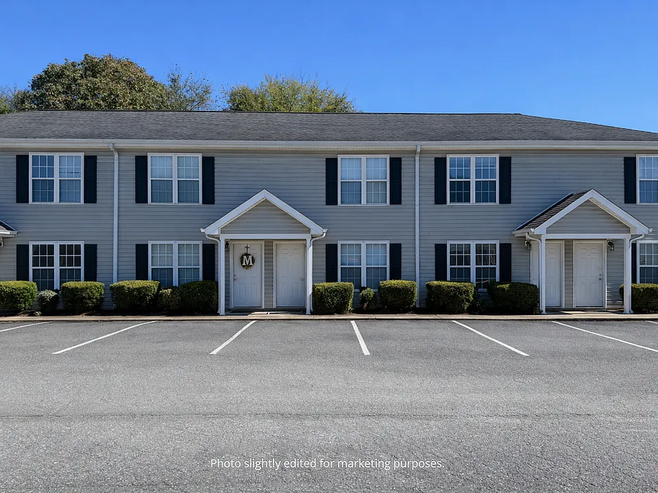 Two bedroom, 1.5 townhouse in Graham (Park Place Apts)