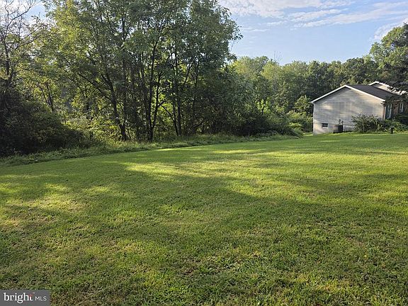 3rd image of 85 White Rd