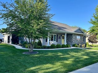 401 E Cherry St, Moweaqua, IL 62550