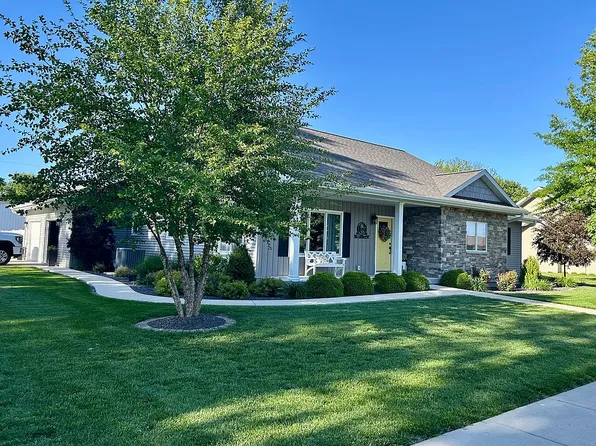 401 E Cherry St, Moweaqua, IL 62550
